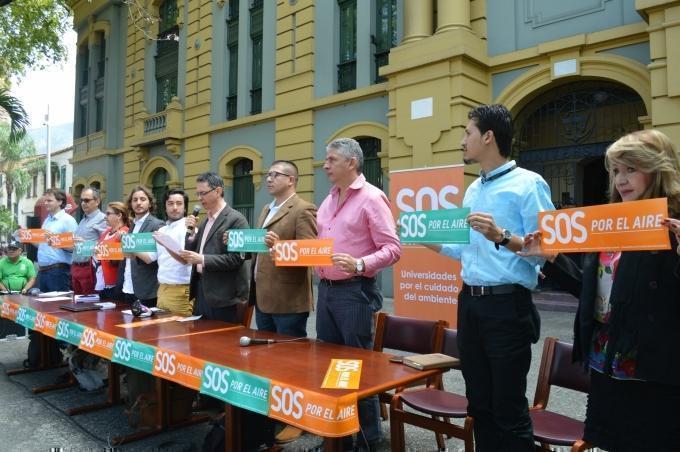 Docentes e investigadores en SOS POR EL AIRE