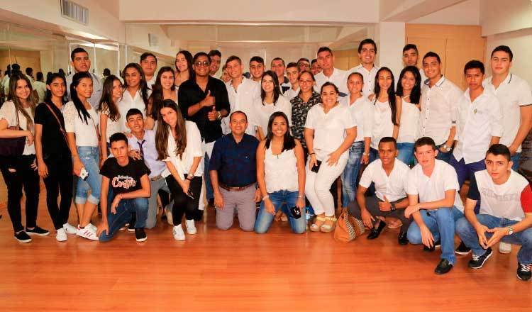 Espacios de acercamiento de los estudiantes con empresarios e influenciadores de éxito